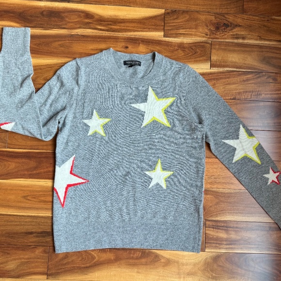BANANA REPUBLIC Italian Merino Wool Blend Gray Stars Novelty Print Sweater S - Picture 2 of 6